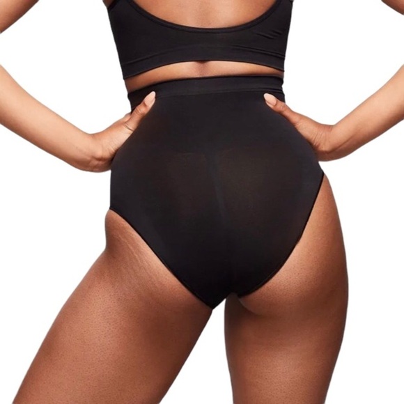 Skims Sculpting Mid Waist Brief Black Size S/M Shapewear Seamless Butt Lifting - Picture 2 of 8